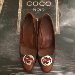 * Authentic * Gucci Cognac Leather Pumps